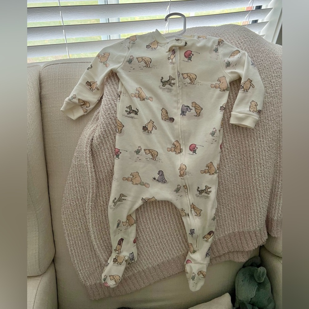 Winnie the Pooh zippered footie